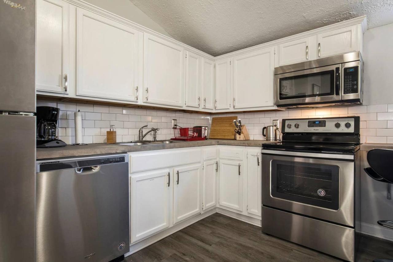 Louisville Dream House 4Br 2Ba By Cozysuites エクステリア 写真